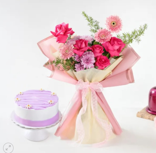 Romantic combo of flowers and cake for gifting