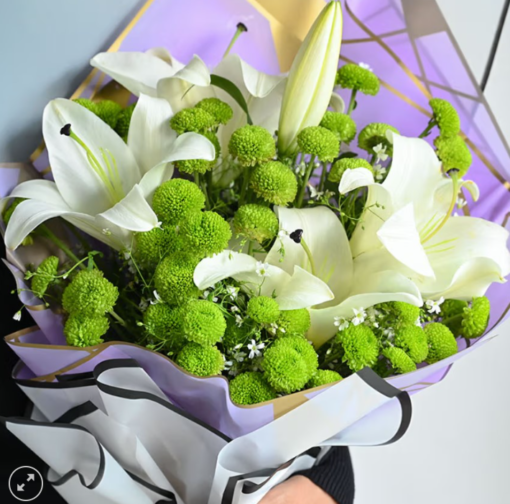Fresh daisy and lily bouquet for gifting