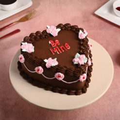 Valentine chocolate cake for couple