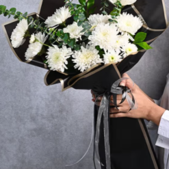 Dreamy white flower bouquet for romantic gifting
