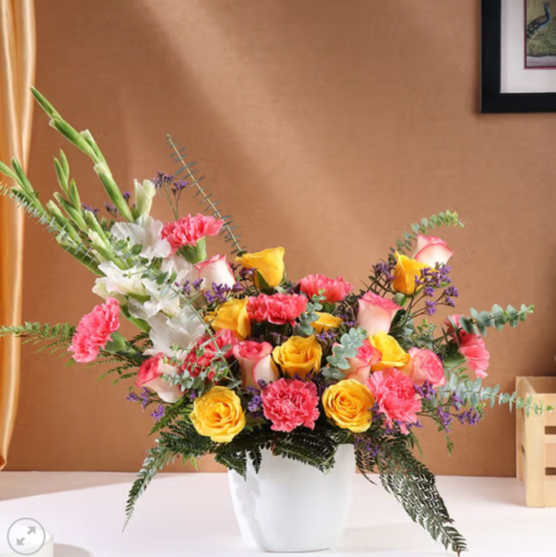 Radiant mixed flower bouquet for gifting