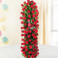 Regal rose bouquet gift for queenly occasions
