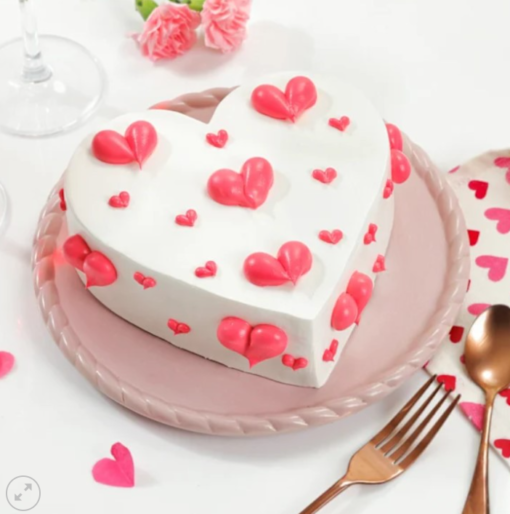 Valentine XOXO cake with hug and kiss theme