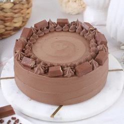 ChocoKit Crunch Delight Cake with creamy frosting and KitKat toppings